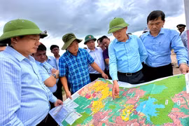 Chủ tịch UBND tỉnh Phạm Anh Tuấn kiểm tra, khảo sát vùng tưới hồ chứa nước Ia Mơr