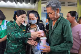Trao hơn 700 suất cháo nghĩa tình cho bệnh nhân tại Bệnh viện Đa khoa Gia Lai