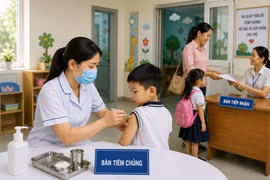 Trẻ chưa tiêm đủ vaccine có được nhập học mầm non, lớp 1?