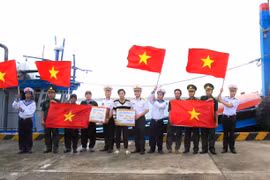 Âu tàu Trường Sa: Điểm tựa vững chắc của ngư dân 