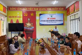 Gia Lai: Bế giảng lớp tin học cơ bản cho người mù và trẻ em khiếm thị