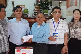 Phó Chủ tịch Thường trực Ủy ban MTTQ Việt Nam tỉnh Gia Lai thăm, tặng quà 6 gia đình chính sách 