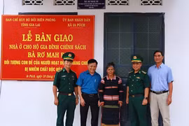 Bàn giao nhà ở cho gia đình chính sách tại xã Ia Púch