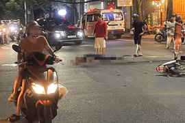 Xe máy va chạm ô tô tại ngã tư ở Quy Nhơn Nam, 1 thanh niên tử vong
