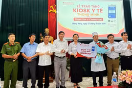 Agribank Chi nhánh Đông Gia Lai tặng 7 kiosk y tế thông minh cho các trung tâm y tế