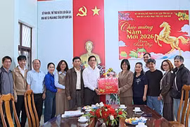 Phó Chủ tịch UBND tỉnh Nguyễn Thị Thanh Lịch thăm, chúc Tết một số đơn vị và nguyên lãnh đạo tỉnh ở khu vực Tây Gia Lai
