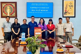 Trường THPT chuyên Hùng Vương làm việc với Giám đốc điều hành Viện Nghiên cứu cao cấp về Toán