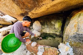Giếng cổ kể chuyện làng xưa