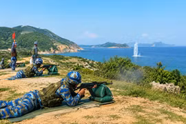 Hải đoàn Biên phòng 48 tổ chức bắn đạn thật tại trường bắn Suối Trầu và khu vực biển Vũng Sim - Hải Minh