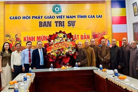 Phó Chủ tịch UBND tỉnh Dương Mah Tiệp thăm, chúc mừng Ban Trị sự Giáo hội Phật giáo Việt Nam tỉnh Gia Lai nhân Đại lễ Phật đản
