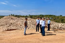 Kiểm tra việc cung cấp vật liệu xây dựng và chấp hành pháp luật về giá ở khu vực Tây Gia Lai