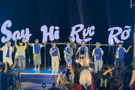  Dàn nghệ sĩ “Say Hi Rực Rỡ” khuấy động đêm nhạc tại Cù Lao Xanh