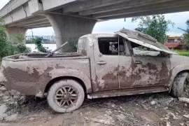 Bộ xương người và hơn 144 triệu đồng trong xe bán tải dưới kênh