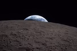 NASA hé lộ góc nhìn chưa từng có về Mặt trăng