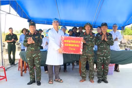 Thăm, động viên lực lượng chức năng thực hiện Chiến dịch 500 ngày đêm tại xã Bình Hiệp và Bình Phú