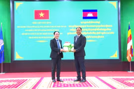 Đoàn đại biểu cấp cao tỉnh Gia Lai thăm, chúc Tết tỉnh Preah Vihear và Bộ Tư lệnh Quân khu IV