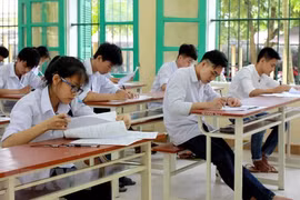 Cùng 1 lớp, khác chiều cao: Nhà trường phải bố trí bàn ghế học sinh thế nào?