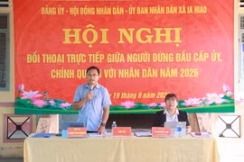 Người đứng đầu cấp ủy, chính quyền xã Ia Hiao đối thoại trực tiếp với cử tri, nhân dân