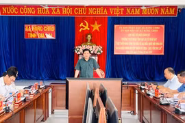 Phó Chủ tịch Thường trực HĐND tỉnh Trương Văn Đạt giám sát công tác bầu cử tại 2 xã Kông Chro và Phú Thiện