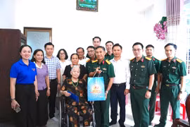 Binh đoàn 12 Chi nhánh phía Nam trao quà tri ân gia đình chính sách tại phường Hoài Nhơn Bắc