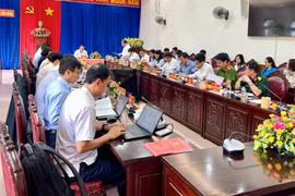 Phó Bí thư Tỉnh ủy Châu Ngọc Tuấn làm việc với Ban Thường vụ Đảng ủy phường Diên Hồng 