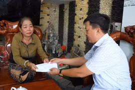Hỗ trợ khẩn cấp các chủ tàu bị thiệt hại trong vụ cháy ở cảng cá Tam Quan