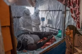 CHDC Congo thử nghiệm điều trị cho đợt bùng phát Ebola chủng Bundibugyo