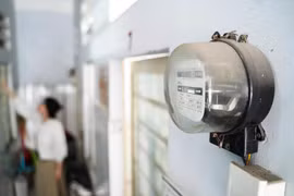 Từ 25-5, chủ nhà thu tiền điện sai quy định có thể bị phạt tiền đến 30 triệu đồng