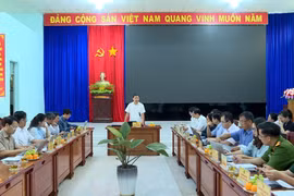 Phó Chủ tịch UBND tỉnh Nguyễn Hữu Quế làm việc với phường Thống Nhất