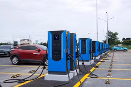Việt Nam sắp có 99 siêu trạm sạc xe điện, chỉ mất 15 phút để sạc đầy
