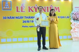 Hành trình 30 năm "giữ lửa" đam mê tem bưu chính ở Gia Lai