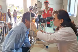 Gia Lai: Khám tầm soát các bệnh lý về mắt cho 200 người dân khó khăn