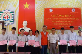 Hội Chữ thập đỏ tỉnh Gia Lai hỗ trợ học sinh khó khăn trước thềm năm học mới