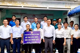 Xã An Lương tổ chức sửa chữa và bàn giao nhà mới cho hộ nghèo.