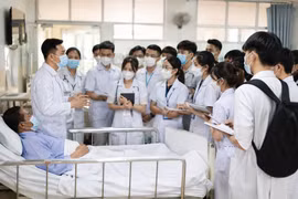 Có nơi sinh viên y đông hơn bệnh nhân: Bác sĩ tương lai thực hành ở đâu?