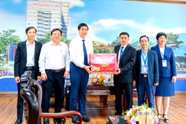 Phó Chủ tịch UBND tỉnh Lâm Hải Giang thăm, chúc Tết các đơn vị và nguyên lãnh đạo tỉnh