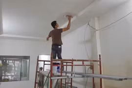 Nhà sửa chữa sai phép nhưng người dân vẫn đang ở: Cắt điện, nước có hợp lý?