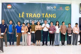 BIDV Quy Nhơn tặng quà cho người lao động gặp khó khăn do thiên tai năm 2025