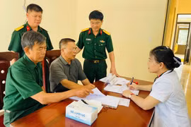 Khám bệnh, cấp thuốc miễn phí cho hơn 500 người có công, già làng, người uy tín