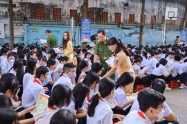 Các cơ sở giáo dục phải công khai số điện thoại đường dây nóng tiếp nhận phản ánh về bạo lực học đường