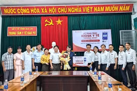 Agribank An Khê Đông Gia Lai tặng kiosk y tế thông minh cho Trung tâm Y tế Đak Pơ