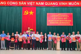 Xã Đức Cơ công bố nghị quyết và các quyết định về tổ chức bộ máy, nhân sự thôn, làng