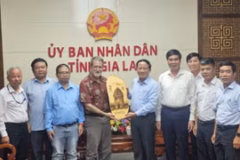 Chủ tịch UBND tỉnh Phạm Anh Tuấn tiếp xã giao Giáo sư Brad Marston