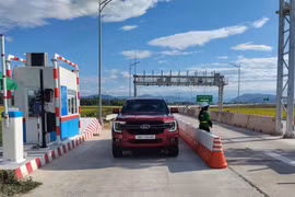 Cao tốc Quảng Ngãi - Nha Trang ngày đầu thu phí: Nhiều tài xế đến trạm mới biết