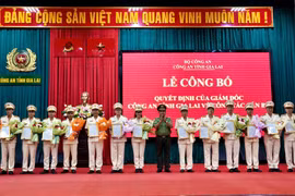 Công bố các quyết định của Giám đốc Công an tỉnh Gia Lai về công tác cán bộ