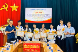Tuyên dương học sinh, giáo viên vào chung kết “Học sinh, sinh viên với ý tưởng khởi nghiệp” lần thứ VII