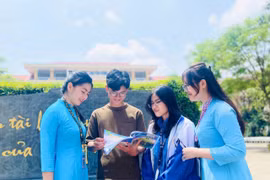 Chính sách khuyến khích đối với cán bộ quản lý, giáo viên, học sinh các trường THPT, THPT chuyên