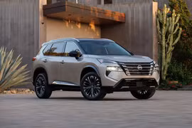 Nissan X-Trail 2025 bổ sung nhiều trang bị tiện ích, giá khởi điểm từ 956 triệu đồng