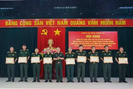 Binh đoàn 15 tặng Bằng khen cho 9 tập thể và 11 cá nhân tiêu biểu trong thực hiện Chỉ thị số 169
