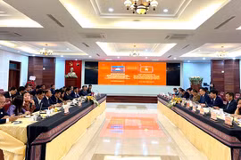 Lãnh đạo tỉnh Gia Lai và các tỉnh Đông Bắc Campuchia chụp hình lưu niệm. Ảnh: Vũ Thảo